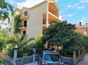 Apartments and rooms Marija
